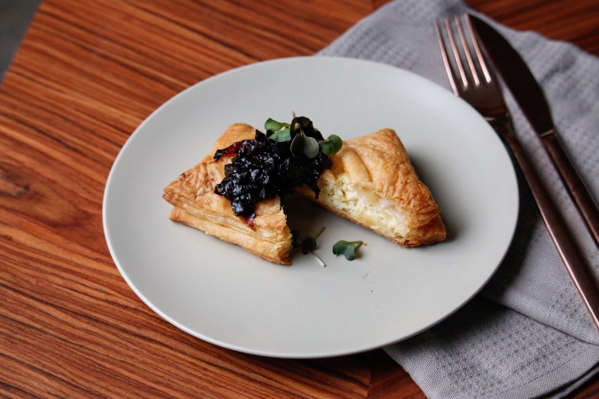 kk_web_post_1840x1225_blatterteigtaschen_zwiebelmarmelade_02